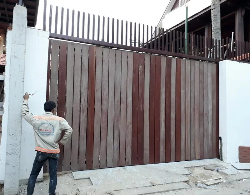 cổng gỗ trượt tự động