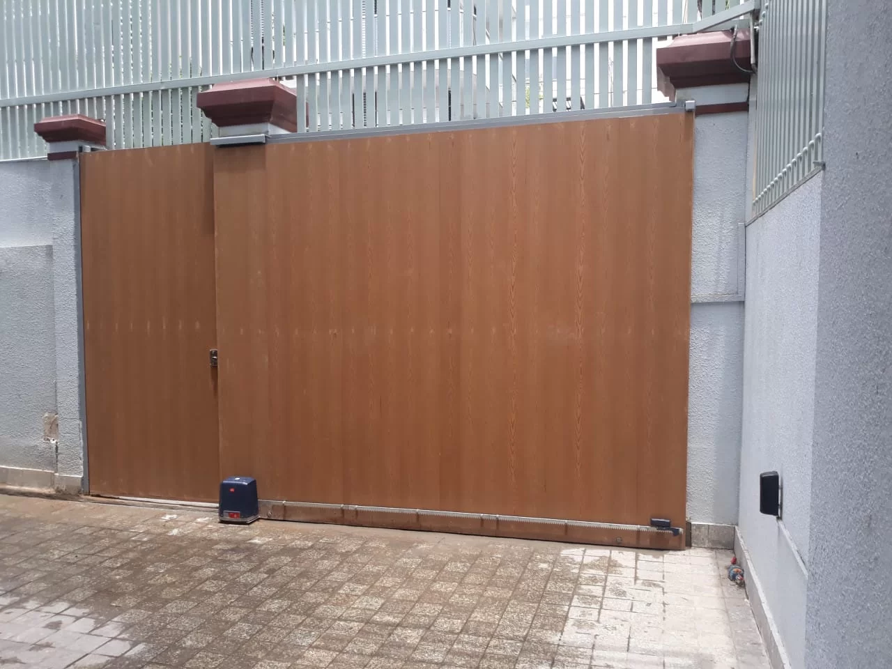 Cổng trượt tự động Oberon TRI A2000 INV