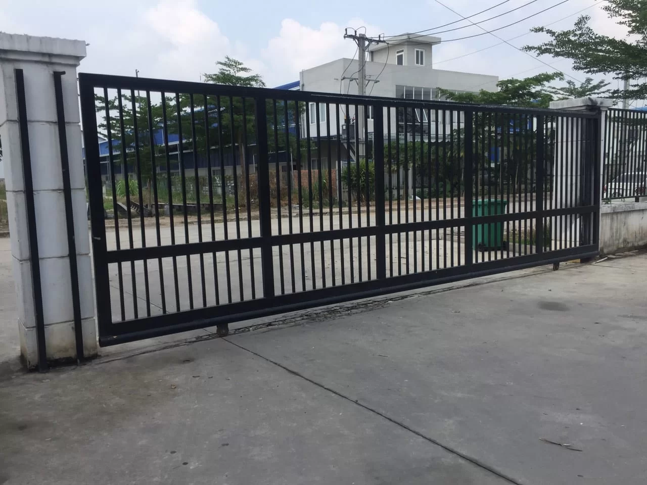 Cổng tự động cho nhà máy và khu công nghiệp