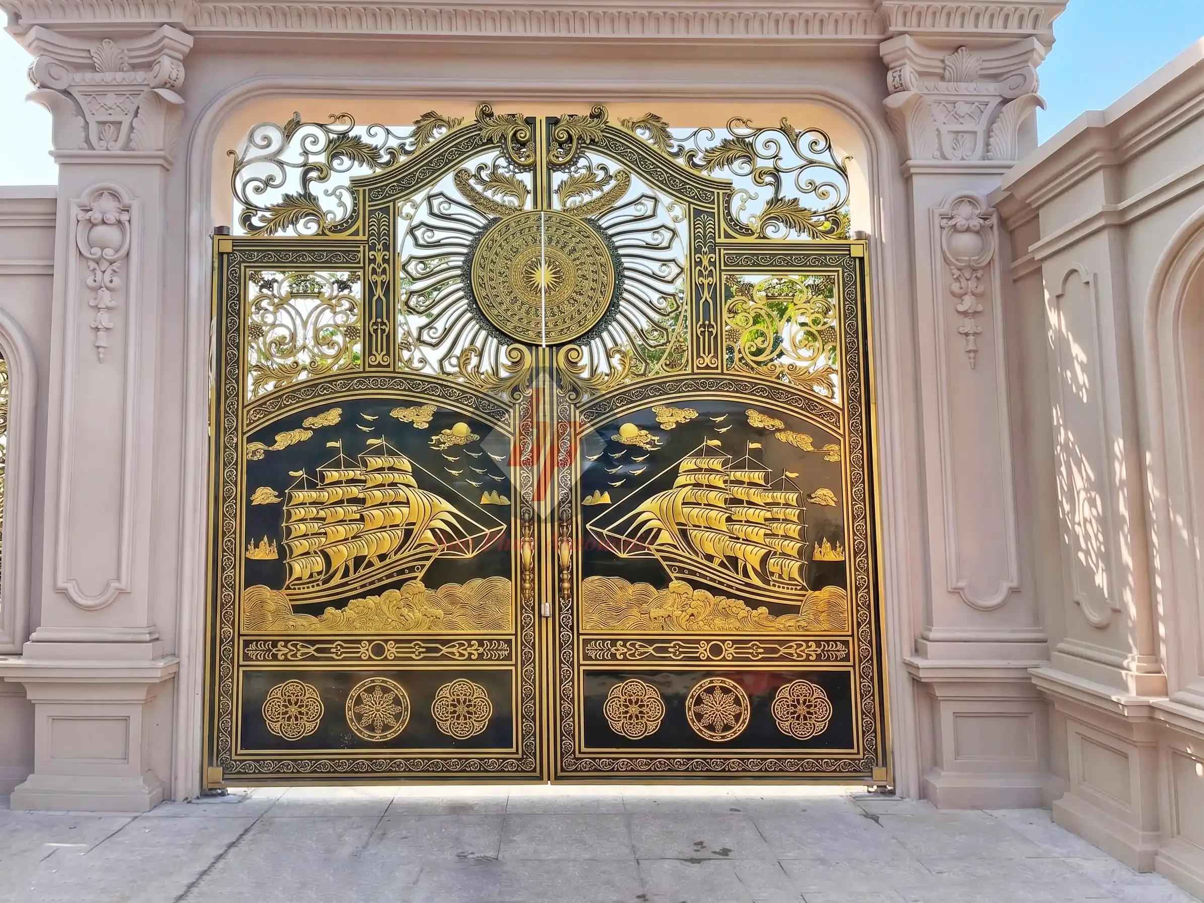 Cổng tự động âm sàn lắp đặt tại biệt thự sang trọng