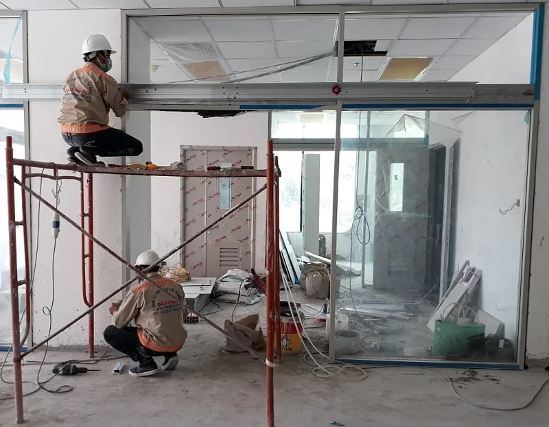 Thi công cửa bệnh viện quốc tế mỹ quận 2