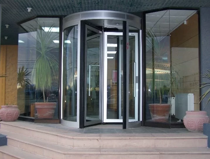 Cửa xoay tự động