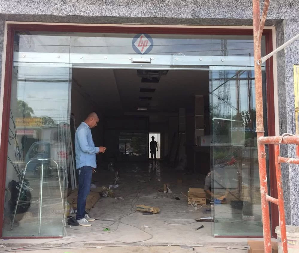 Cửa tự động ngân hàng SACOMBANK