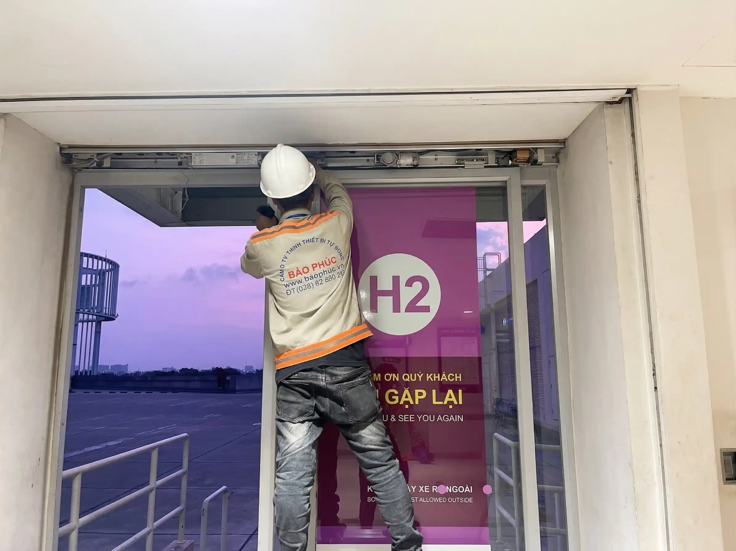 dịch vụ lắp đặt cửa tự động giá rẻ tại trung tâm thương mại