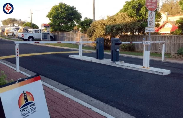 Barrier tự động kết hợp camera giám sát