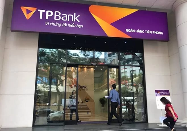 Cửa tự động ngân hàng Tiên Phong
