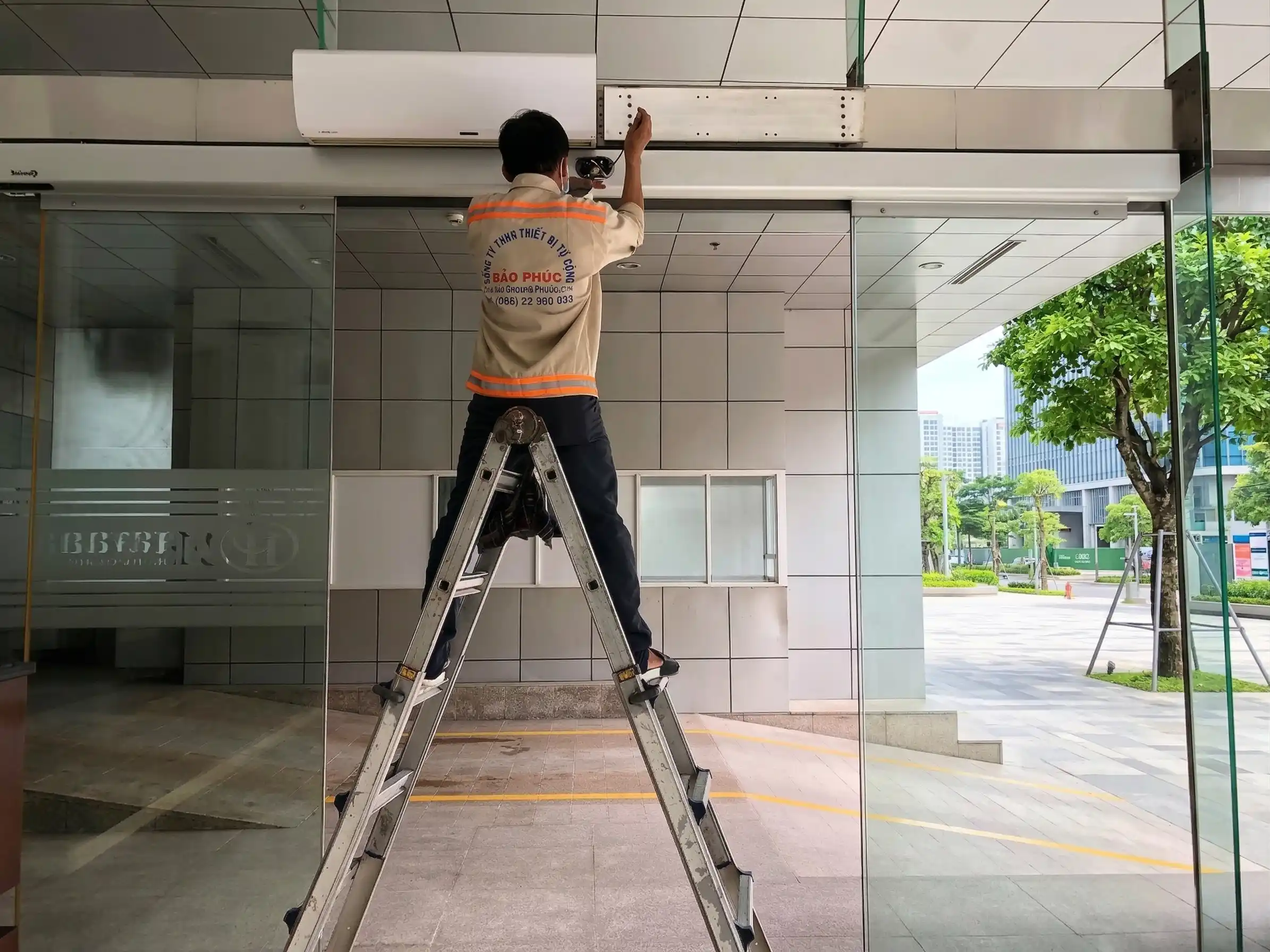 quy trình thi công lắp đặt cửa tự động chuyên nghiệp