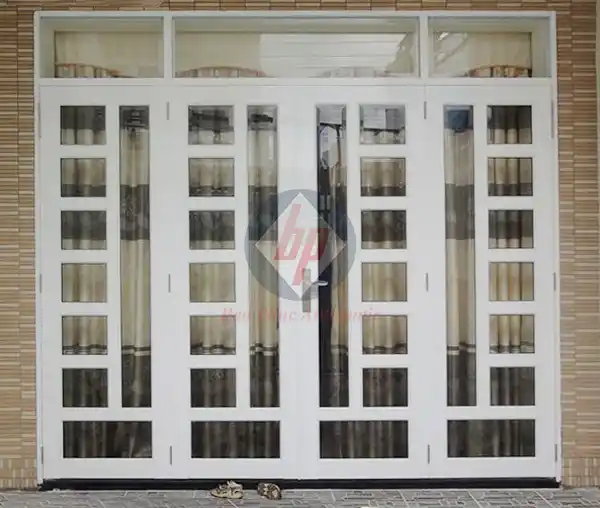 so-sanh-cua-tu-dong-va-cua-truyen-thong (2)