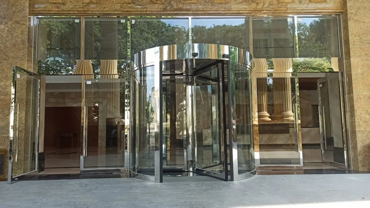 Cửa xoay tròn tự động